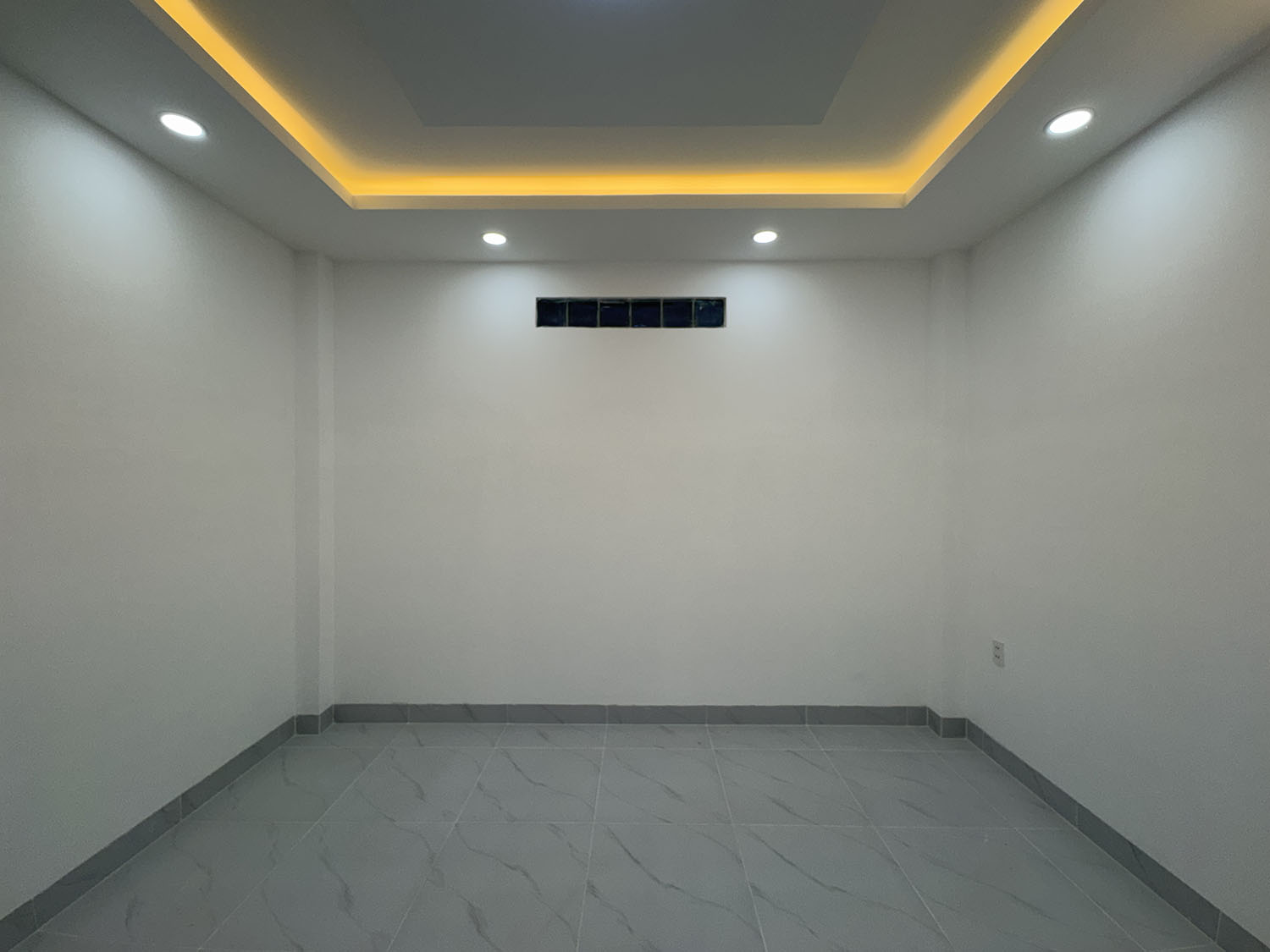 Tuyệt phẩm đẹp lung linh 3 lầu (4mx12m=48m2 vuông vức) mới 100% hẻm xe hơi khu VIP Hồ Xuân Hương